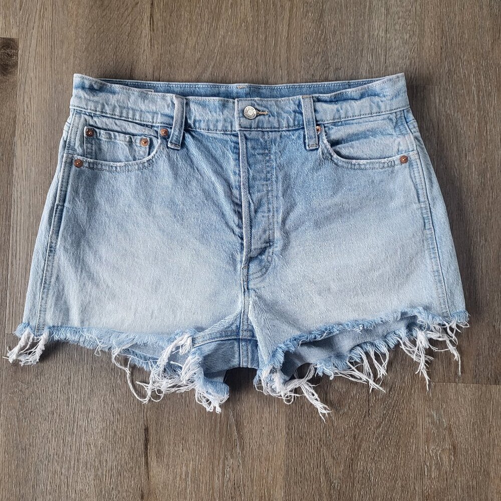 GAP Cheeky Short High Rise 3" Light Wash Size 10